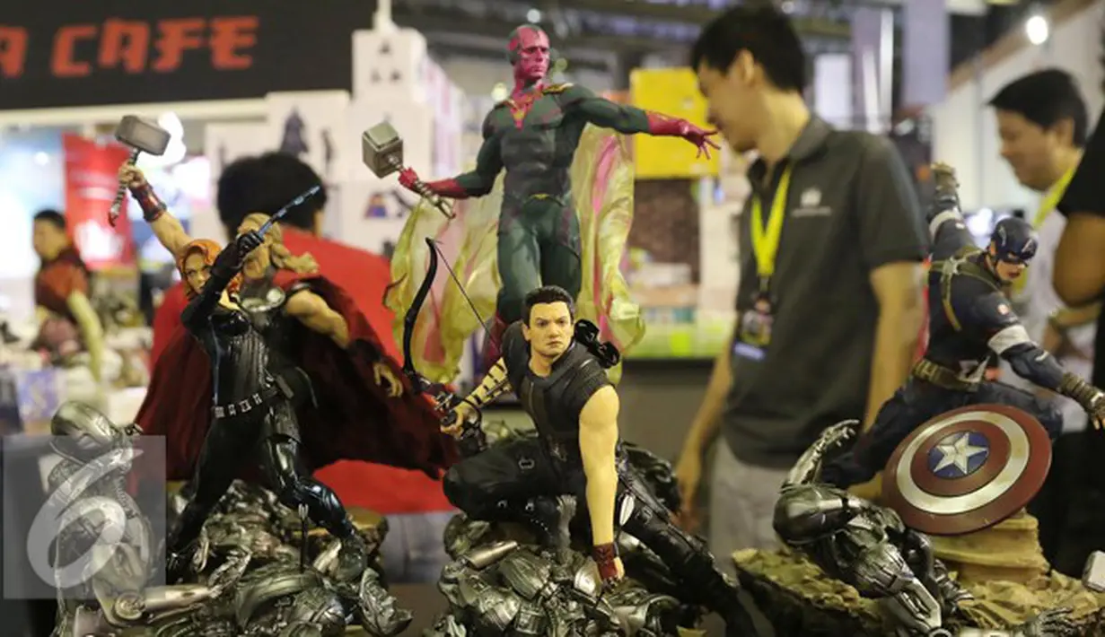 Action figure The Avengers di acara Indonesia Comic Con 2016 di Jakarta, Sabtu (1/10). Indonesia Comic Con 2016 bertema "We Are Pop Culture" ini digelar di Hall A dan B, JCC Senayan. (Liputan6.com/Herman Zakharia)