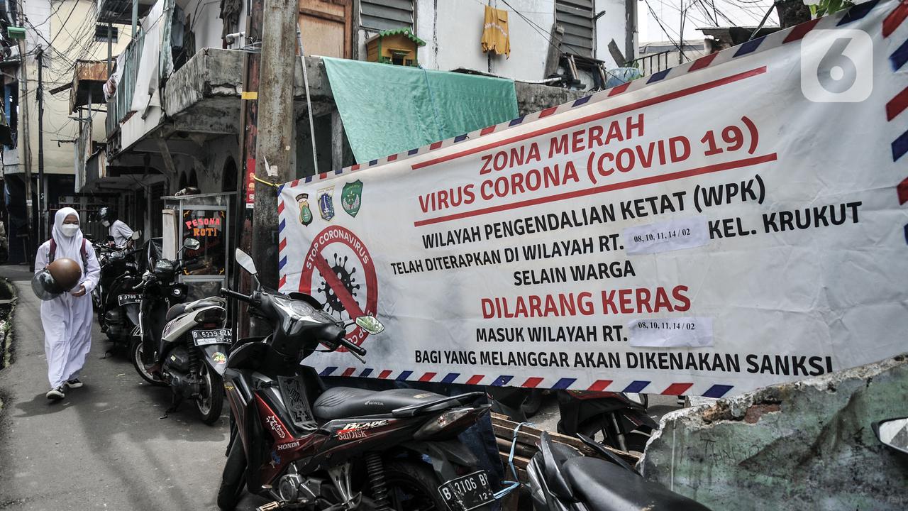 FOTO: Penguncian Wilayah Sementara di RW 002 Krukut Taman Sari