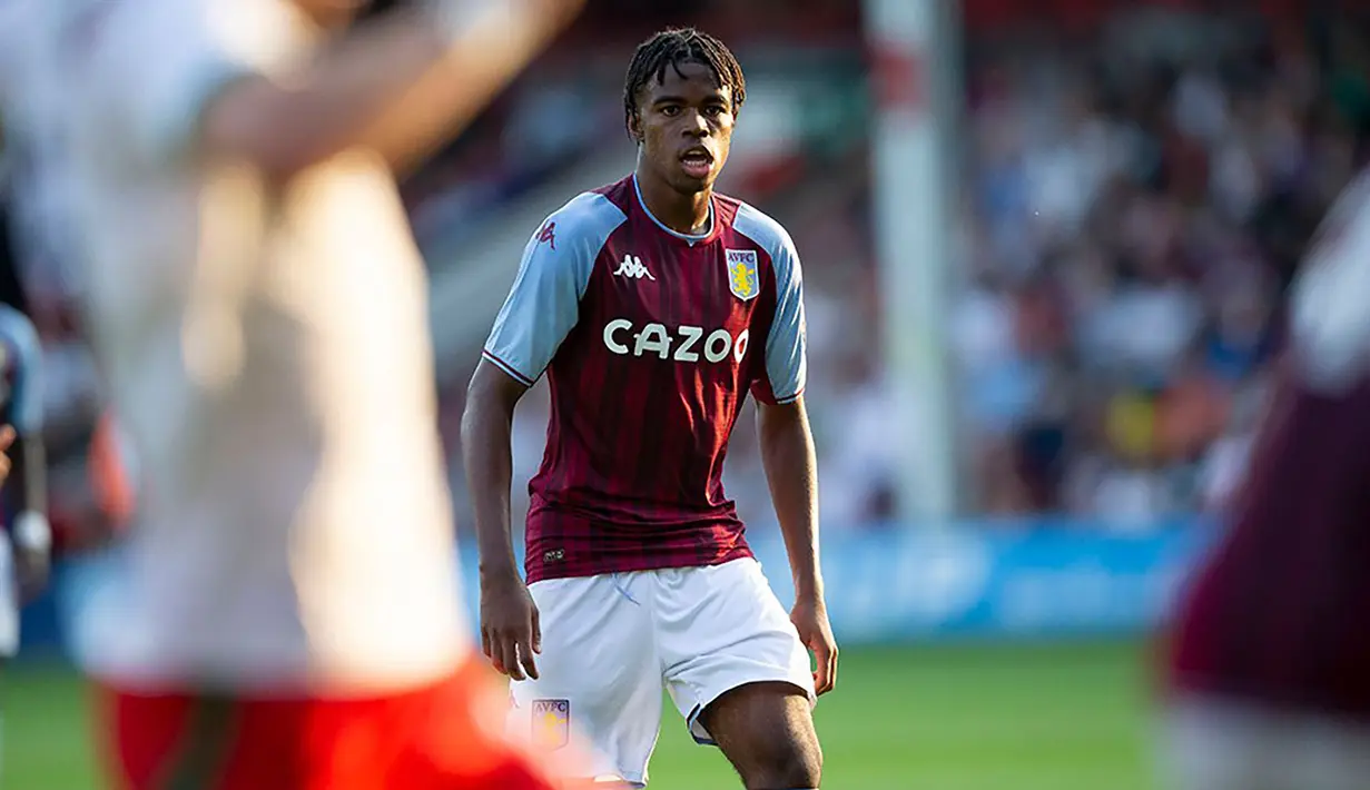 Carney Chukwuemeka. Gelandang muda Aston Villa berusia 17 tahun ini diprediksi akan lebih banyak diturunkan usai kepergian Jack Grealish ke Manchester City. Meskipun Villa telah mendatangkan Leo Bailey dan Emiliano Buendia, Carney Chukwuemeka tetap mempunyai peluang yang sama. (Foto: avfc.co.uk)