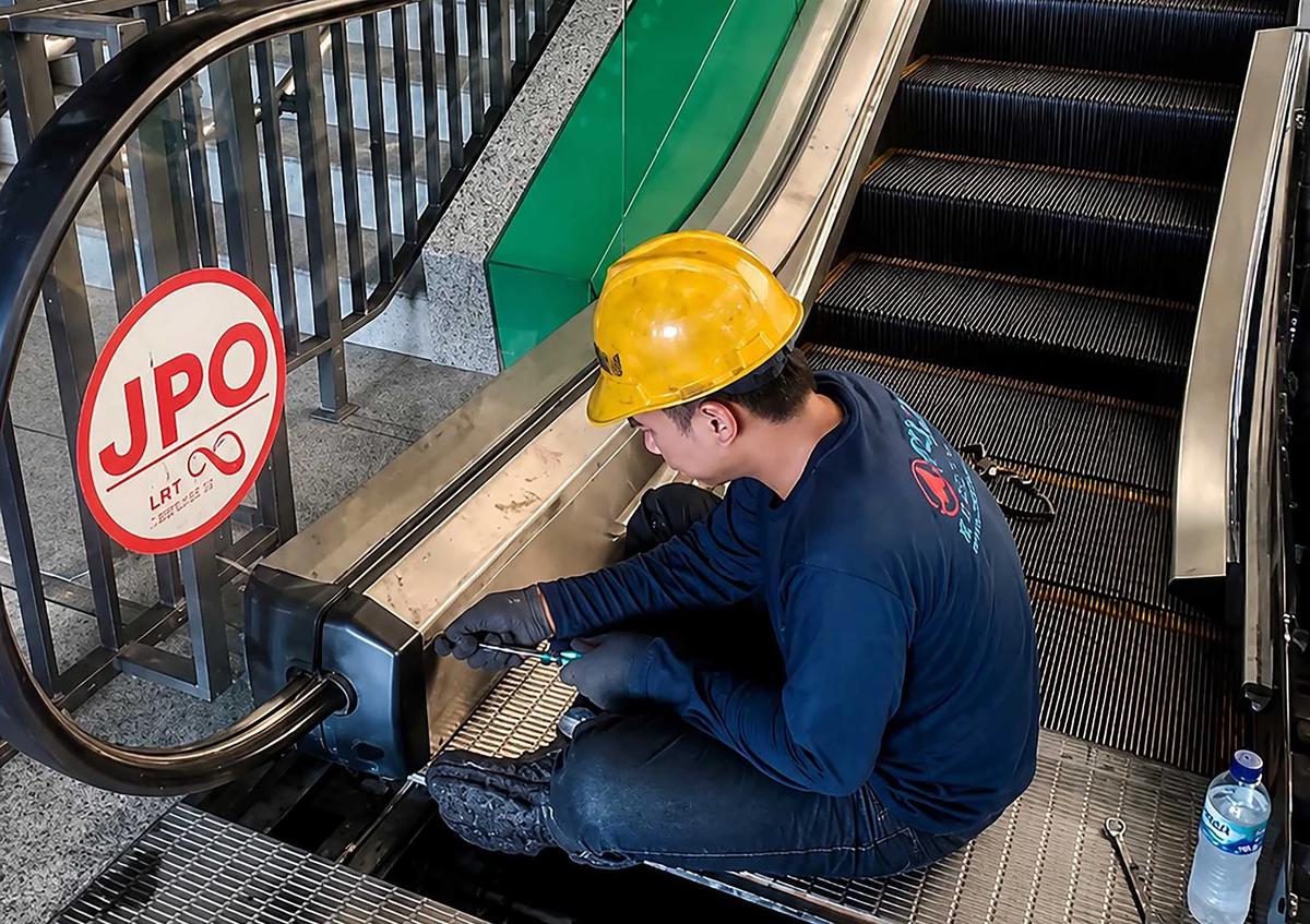 FOTO: KAI Tingkatkan Fasilitas Stasiun LRT Jabodebek Demi Kenyamanan Pengguna