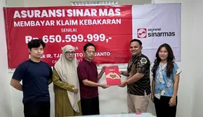 Asuransi Sinar Mas Tuntaskan Klaim Kebakaran Rp 650 Juta