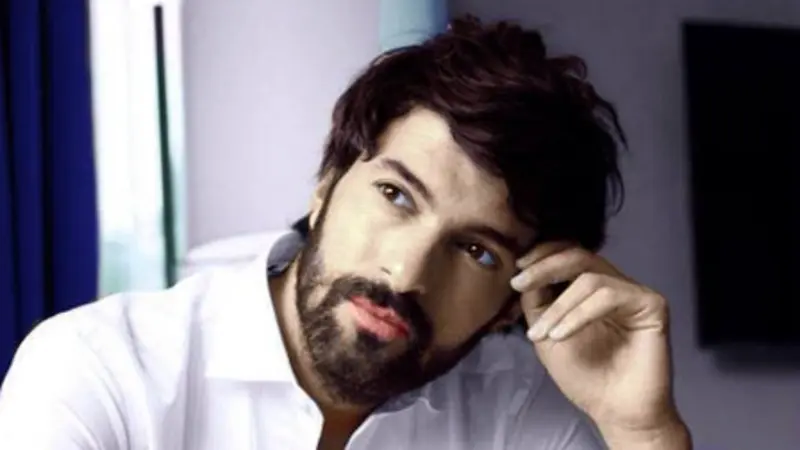  Engin Akyurek