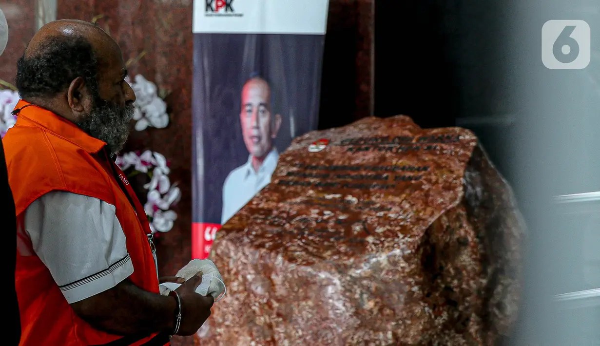 Lukas Enembe terjerat kasus suap pembangunan sejumlah proyek di Provinsi Papua. (Liputan6.com/Faizal Fanani)