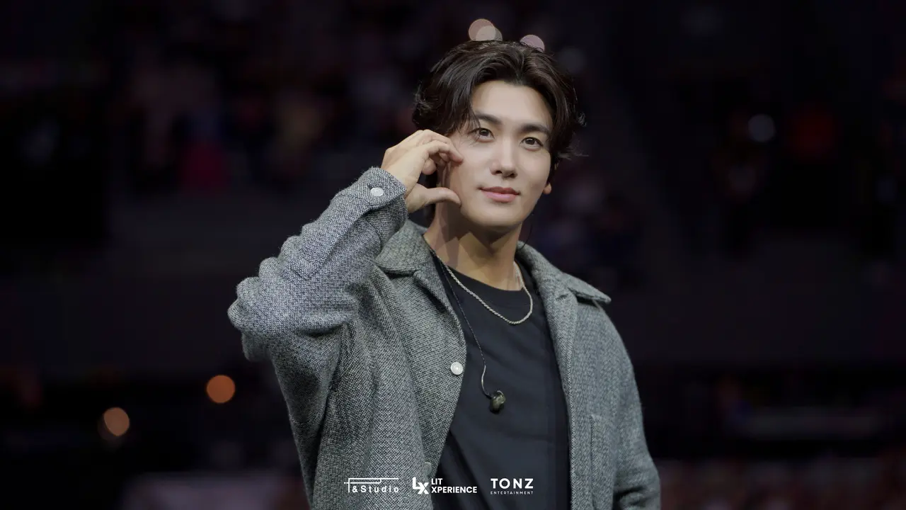 Park Hyung Sik di acara  2024 Asia Tour Fan Meeting SIKcret Time in Jakarta, Sabtu (27/1/2024). [Foto:LIT Xperiece]