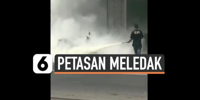 VIDEO: Tak Sengaja Kena Knalpot Motor, Ratusan Petasan Meledak di Jalan