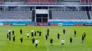 Para pemain Republik Ceko mengambil bagian dalam sesi latihan di base camp mereka di Praha, Republik Ceko, Kamis (1/7/2021). Republik Ceko akan melawan Denmark pada perempat final Euro 2020. (Michal Cizek/AFP)