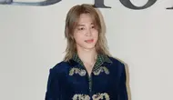 Jimin BTS Melenggang ke Paris Fashion Week, Gaya Rambut dan Jas Ekor Beludru Curi Perhatian