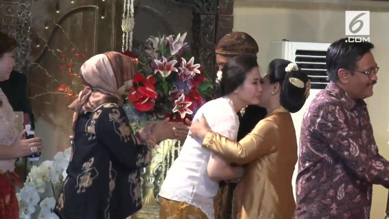 Veronica Tan hadiri pernikahan Kahiyang-Bobby