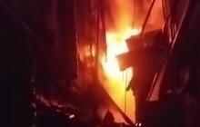 Lima Petugas Terluka Akibat Kebakaran Tanah Sereal Jakarta Barat yang Melalap Konveksi