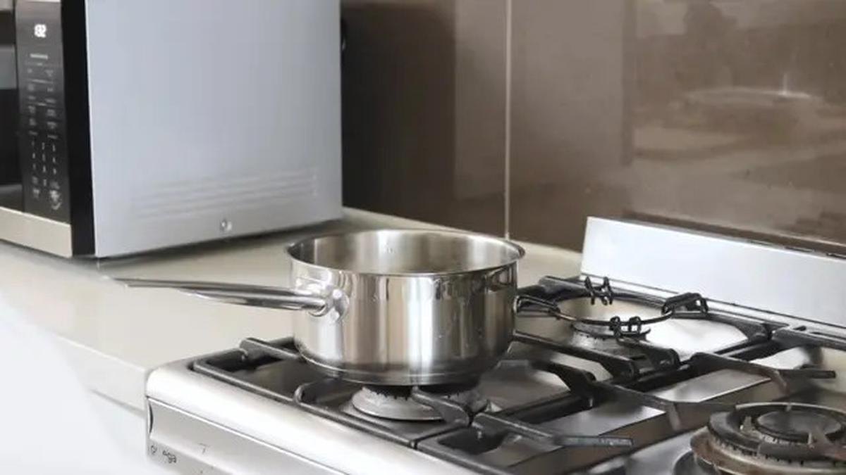 Potret Dapur Serba Putih Amanda Rawles, Minimalis dan Modern dengan View Pantai