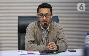 Juru Bicara Komisi Pemberantasan Korupsi (KPK), Budi Prasetyo memberi keterangan terkait Operasi Tangkap Tangan (OTT) Bupati Tulungagung, Gatut Sunu Wibowo, di Gedung Merah Putih Komisi Pemberantasan Korupsi, Jakarta, Sabtu (11/4/2026). (Liputan6.com/Helmi Fithriansyah)