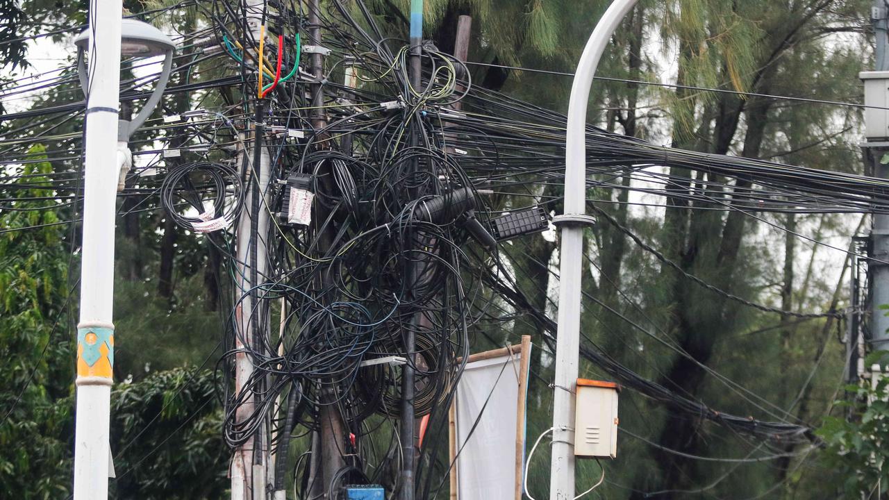 FOTO: Semrawutnya Kabel di Jakarta, Ancam Keselamatan dan Rusak Pemandangan