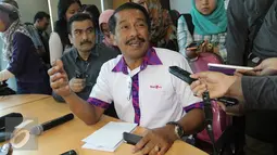 Presdir PT Lion Mentari Airlines, Edward  saat menjelaskan perihal kecelakan pesawat Batik Air dengan Trans Nusa, Jakarta, Selasa (5/4). Edward menepis dugaan pilot memakai narkoba. (Liputan6.com/Angga Yuniar)