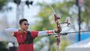 Namun anak panah Riau Ega lebih dekat ke X ketimbang Quik Chern Xin, sehingga dirinya ditahbiskan meraih medali emas. Cabor panahan Indonesia untuk nomor recurve pun sukses besar pada ajang SEA Games 2025. (Bola.com/Bagaskara Lazuardi)