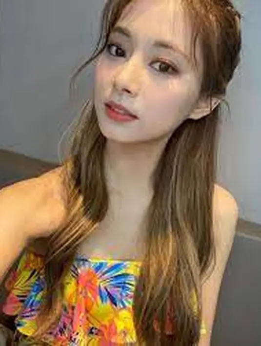 Mendapat dukungan dari 19.363 fans, Tzuyu menjadi idol tercantik nomor 8. [Facebook TWICE]