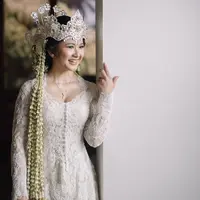 Kebaya pernikahan Adinda Azani , credit: @imagenic