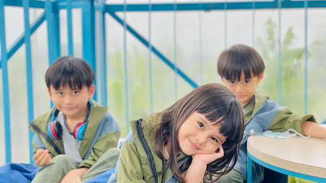 6 Potret Artis Cilik Niloufer Bahalwan, Perankan Si Bungsu di Film Keluarga Cemara 2