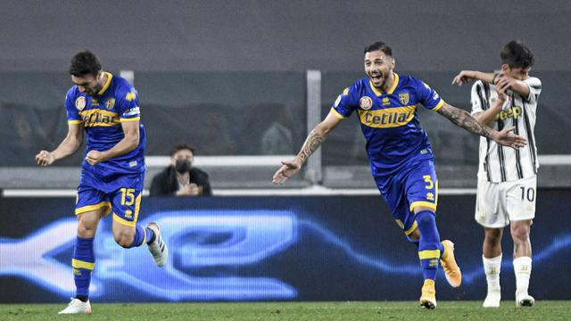 FOTO: Alex Sandro Tampil Gemilang, Juventus Taklukkan Parma 3-1