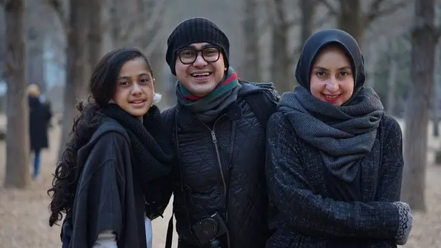 Selalu Harmonis, Ini 6 Potret Hangat Keluarga Kecil Ramzi dan Avi Basalamah