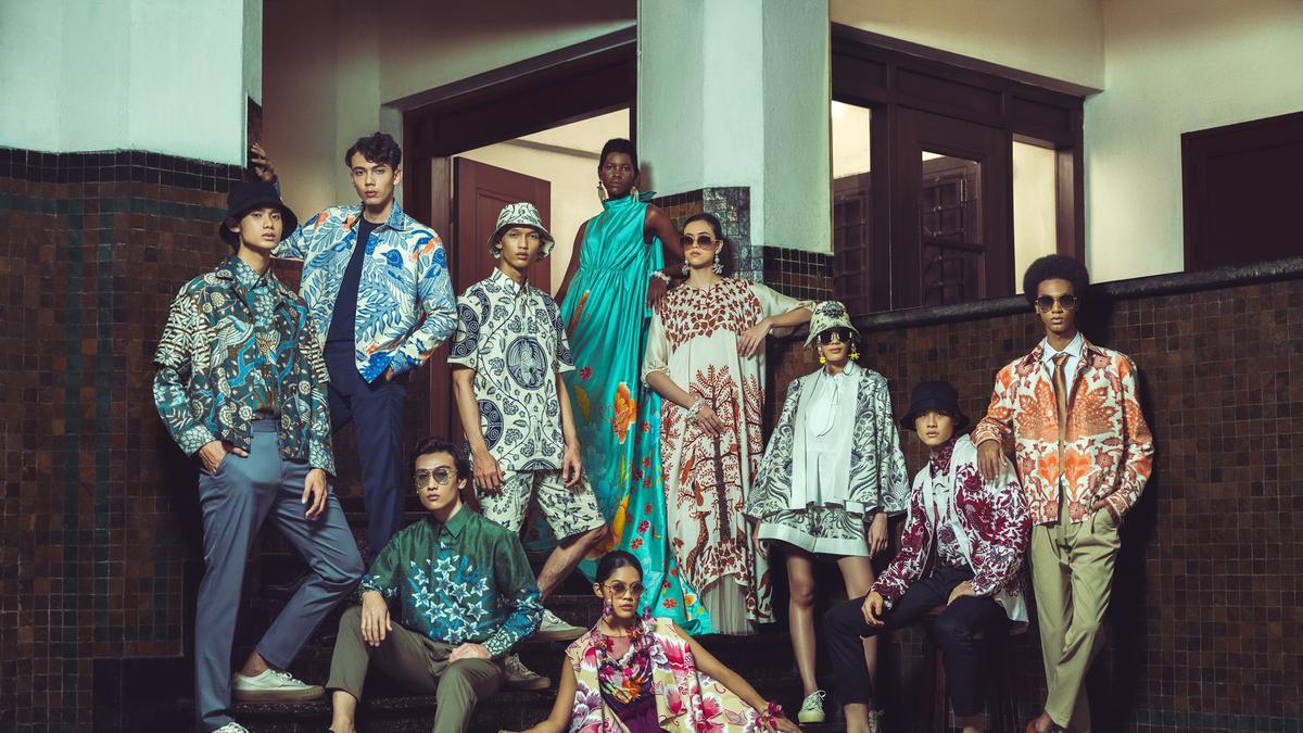 Dari Warisan ke Kolaborasi, Cara Iwan Tirta Private Collection Tetap Eksis Sepeninggal Sang Maestro