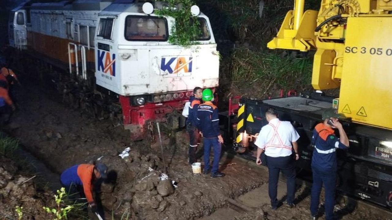 Perjalanan Kereta Api Normal: KAI Pulihkan Lintas Maswati-Sasaksaat Pasca Longsor