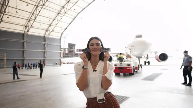 Rafi Ahmad bersama Luna Maya menghadiri acara peluncuran Kartu Co-brand BNI - Batik Air, yang diadakan di Hanggar Batam Aero Teknik, Jumat (18/3/2022).