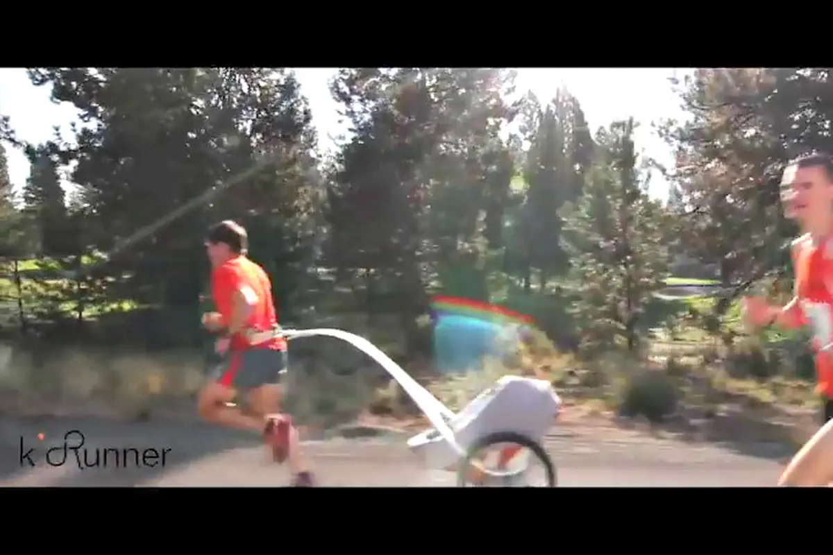 Wow, Kereta Bayi Dibawa Berlari 