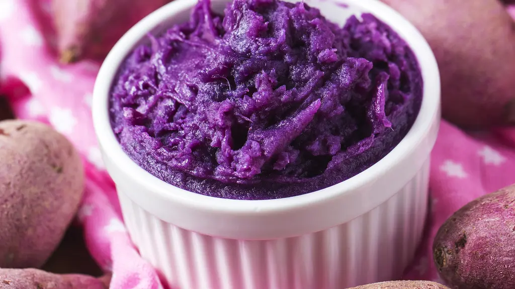 Ilustrasi kue dari ubi ungu/copyright freepik.com/dashu83