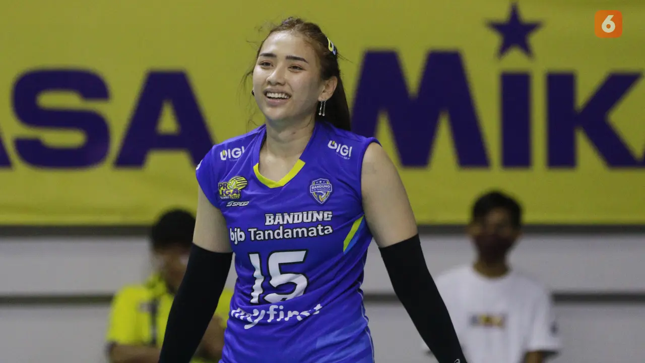 Foto: Senyum Manis Yolla Yuliana Bikin Gak Fokus Penonton Proliga 2022
