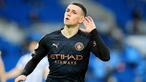 Phil Foden - Pemain andalan Manchester City ini pernah merasakan menjadi anak gawang. Kala itu, Foden cilik tertangkap mata kamera saat Stevan Jovetic merayakan golnya untuk City melawan Swansea pada 2014 silam.