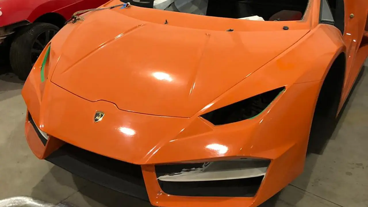 Rakitan palsu mobil sport Ferrari ditemukan di sebuah pabrik terselubung di Brasil (AP Photo)