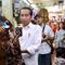 Jokowi belanja batik di Pasar Beringharjo Yogyakarta.