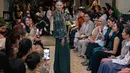 Asha Smara Darra, perancang di balik Oscar Lawalata Culture ingin menghadirkan koleksi spesial.Tak hanya itu, ia juga ingin merayakan kekayaan kreativitas dengan cara yang elegan. [ Foto: dokumen Oscar Lawalata Culture.]