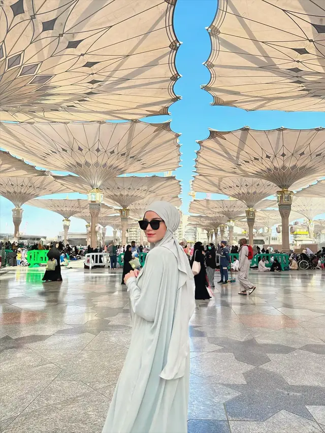 7 Potret Seleb Jalani Ibadah Umrah saat Bulan Ramadhan 2024
