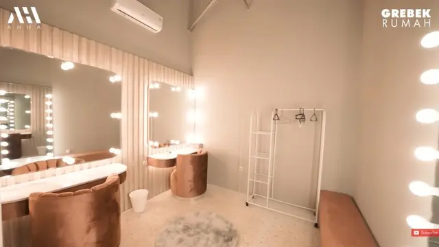 Cinta Laura tunjukkan kantor barunya (YouTube/AH)