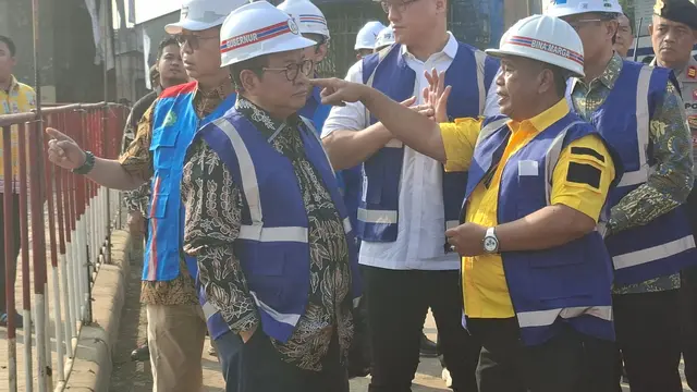 Gubernur DKI Jakarta Pramono Anung meninjau pembangunan Jalan Layang Latumenten.