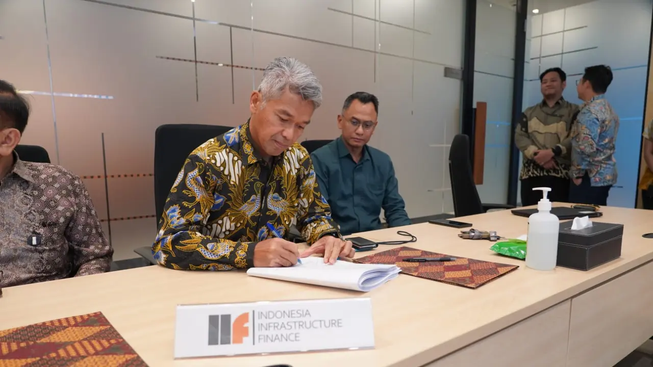 PT Indonesia Infrastructure Finance (IIF) bersama PT ANHE Konstruksi Indonesia (ANHE) telah menandatangani perjanjian kerja pendanaan proyek Pembangkit Listrik Tenaga Mini Hidro (PLTMH) Lao Biang 2