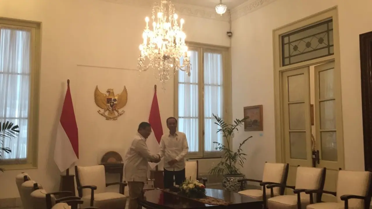 Presiden Joko Widodo atau Jokowi bertemu dengan Ketua Umum Gerindra Prabowo Subianto di Istana, Jumat (11/10/2019)