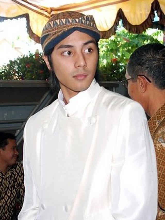 Tak Kalah Ganteng dari Pangeran Brunei, Ini 6 Pesona BRM Syailendra Pangeran Surakarta
