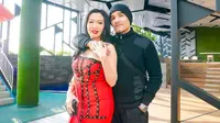 Romy Rafael dan istrinya, Ury Rafael (https://www.instagram.com/p/CgmqOC6pRls/)