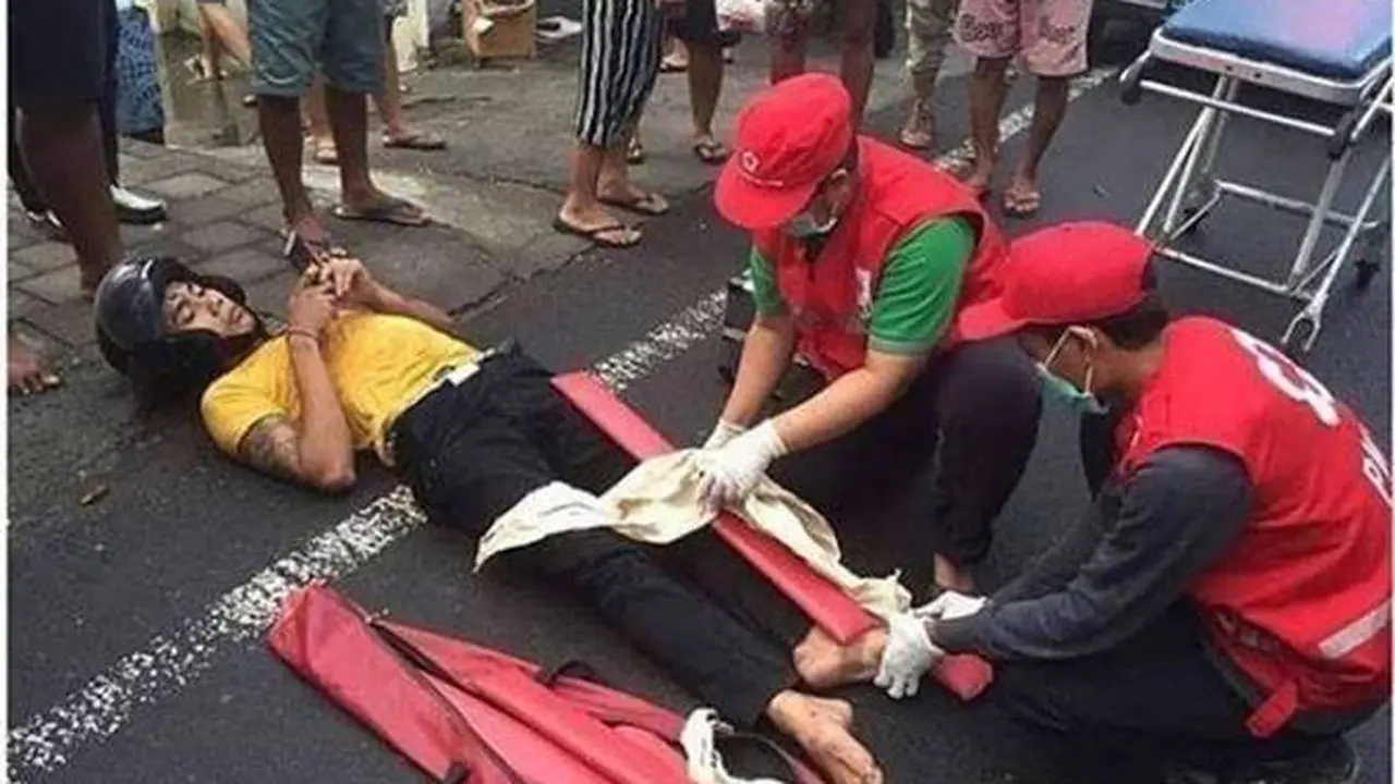 10 Potret Nyeleneh Orang Kelewat Santai dalam Berbagai Keadaan Ini Kocak
