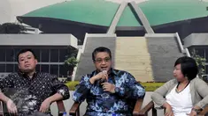 Ketua Komisi IX DPR Dede Yusuf (tengah) saat menjadi narasumber dalam diskusi di Gedung DPR, Jakarta, Selasa (29/9/2015). Ia berharap revisi UU No 39 Th 2004 tentang Penempatan dan Perlindungan TKI dapat diselesaikan 2015. (Liputan6.com/Johan Tallo)