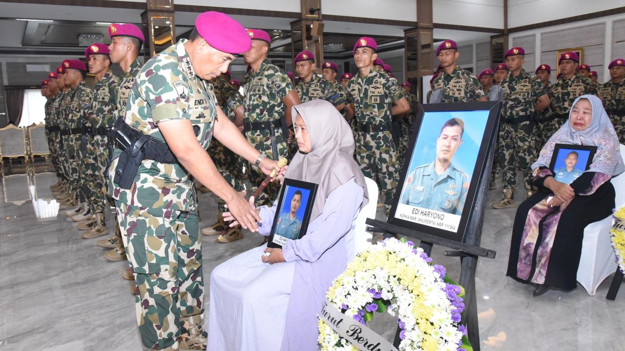 23 prajurit marinir dianugerahi kenaikan pangkat luar biasa