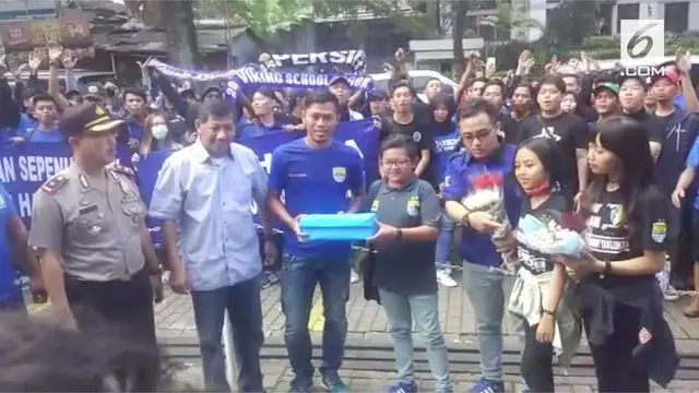 Aksi Damai Bobotoh Demi Persib