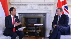 Presiden Joko Widodo (Jokowi) melakukan pertemuan dengan Perdana Menteri Kerajaan Inggris, David Cameron di Kantor Perdana Menteri di Kawasan Downing Street 10, Kota London, Selasa (19/4/2016). (Foto: Laily Rachev/ Setpres) 