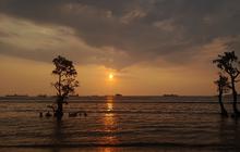 Menikmati Pesona Pantai Nirwana Padang di Kala Senja, Dekat dari Pusat Kota, Cocok buat Healing