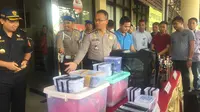 Polres Tanjung Priok Tangkap 2 Penyelundup Reptil Langka (Liputan6.com/Radityo Priyasmoro)