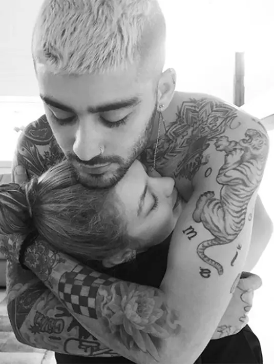 Ibu Gigi, Yolanda Hadid pun sempat memamerkan kemesraan anaknya bersama dengan Zayn Malik. (instagram/yolandahadid)
