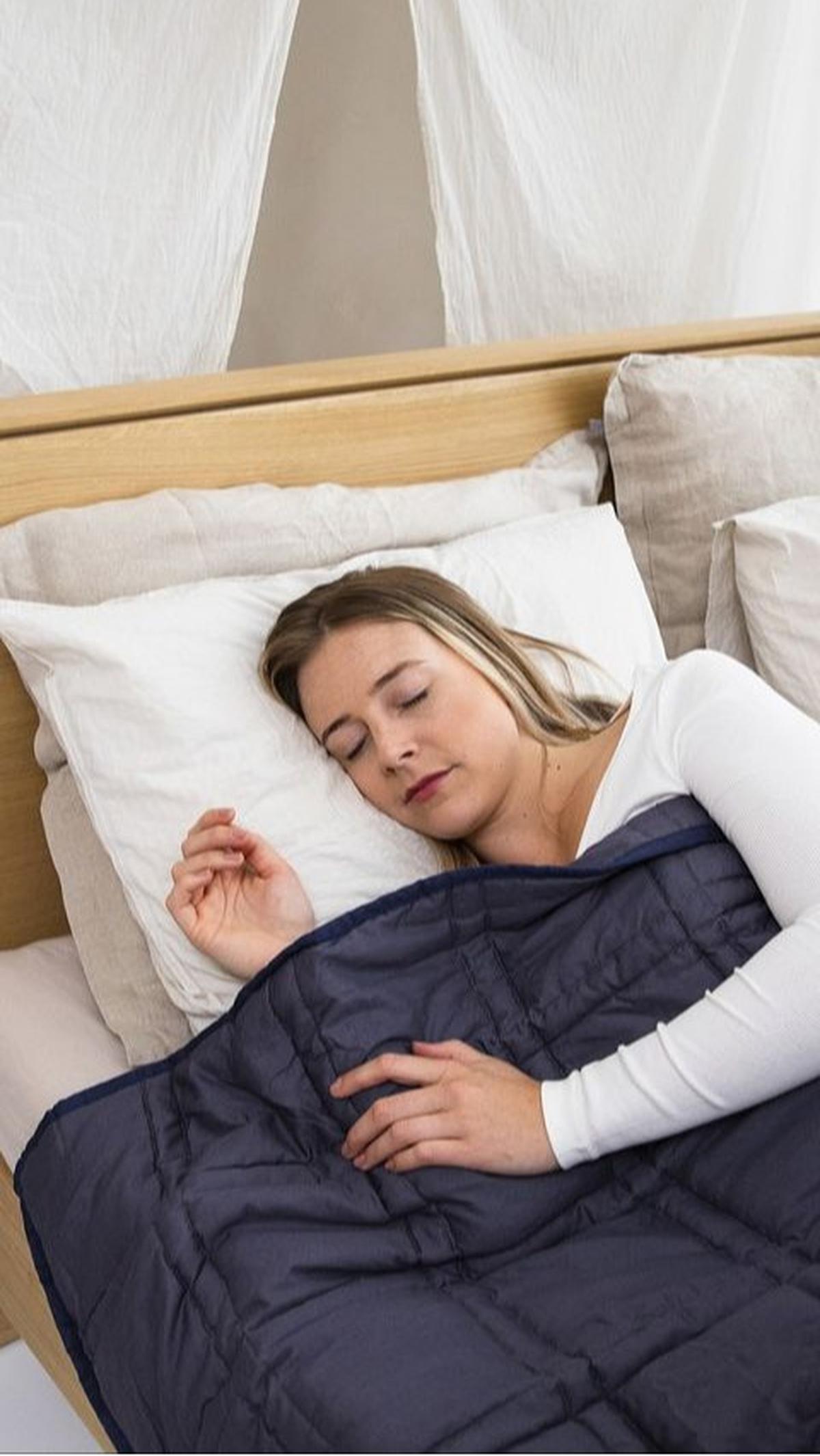Ingatlah, setiap orang memiliki kebutuhan tidur yang berbeda, dan penting untuk mencari solusi yang sesuai dengan kondisi dan kebutuhan tubuh masing-masing.