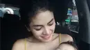 Nikita Mirzani senang menjalani hari-harinya sebagai seorang ibu yang baik bagi si buah hati, Azka Raqila. (via instagram/@nikitamirzanimawardi)